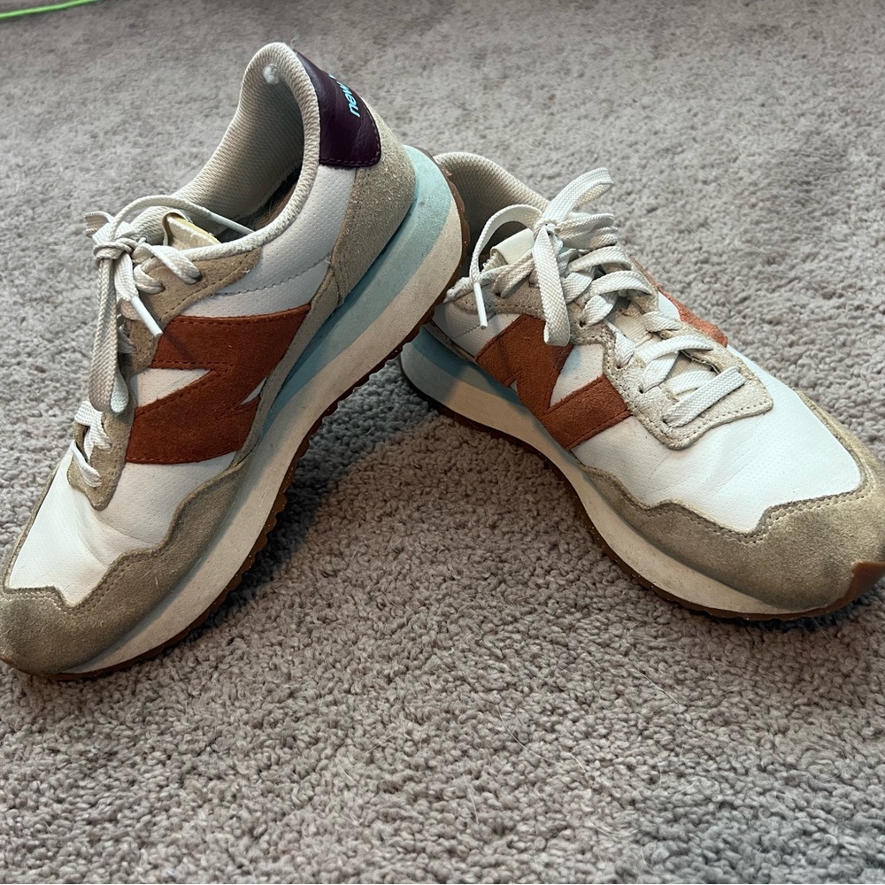 Women New Balence 237 size 8.5
